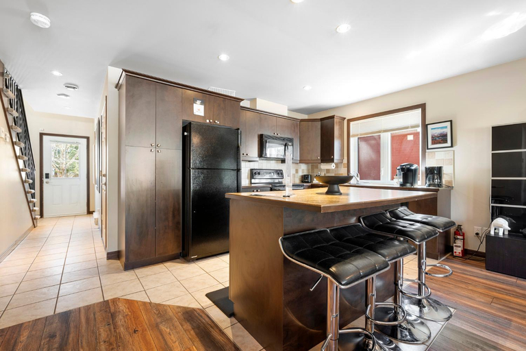 Others 4, Townhouse With Free Shuttle To Tremblant Resort, Les Laurentides