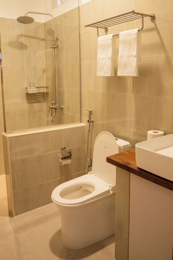 Bathroom 5, Arena Blanca, North Ari Atoll