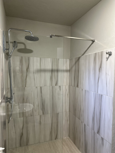 Bathroom 4, Vila H, Tiranës