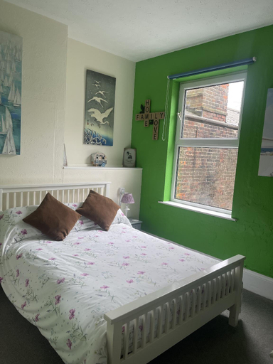Bedroom 2, Henry's On The Prom, Norfolk
