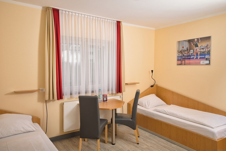 Bedroom 3, Sporthotel Borussia Düsseldorf, Düsseldorf
