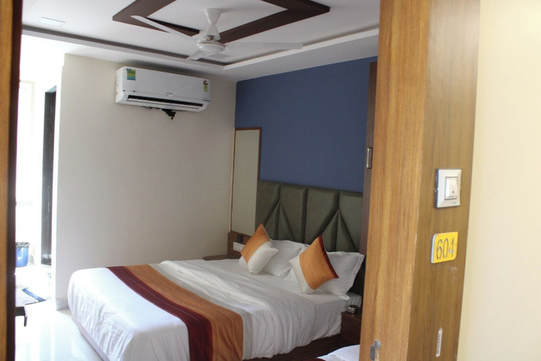 Room 5, Hotel Sunrise View, Ahmadabad