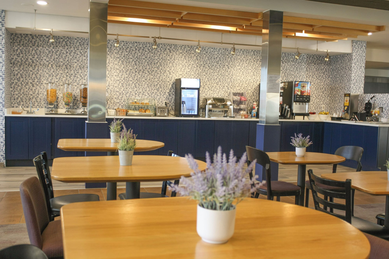 Food & Drinks 5, AmericInn by Wyndham Brookfield, Waukesha