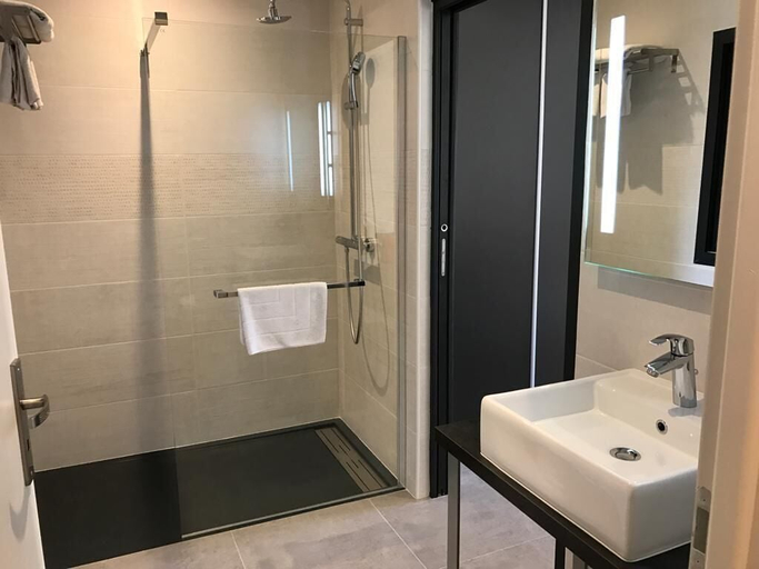 Bathroom, Les Studios du Centre Buch, Gironde