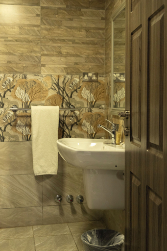 Bathroom 3, Salmiya Grand Hotel, Salmiya