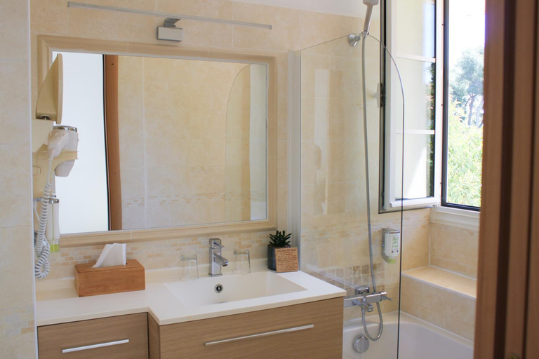 Bathroom 4, Hôtel Beau Site - Cap d'Antibes, Alpes-Maritimes