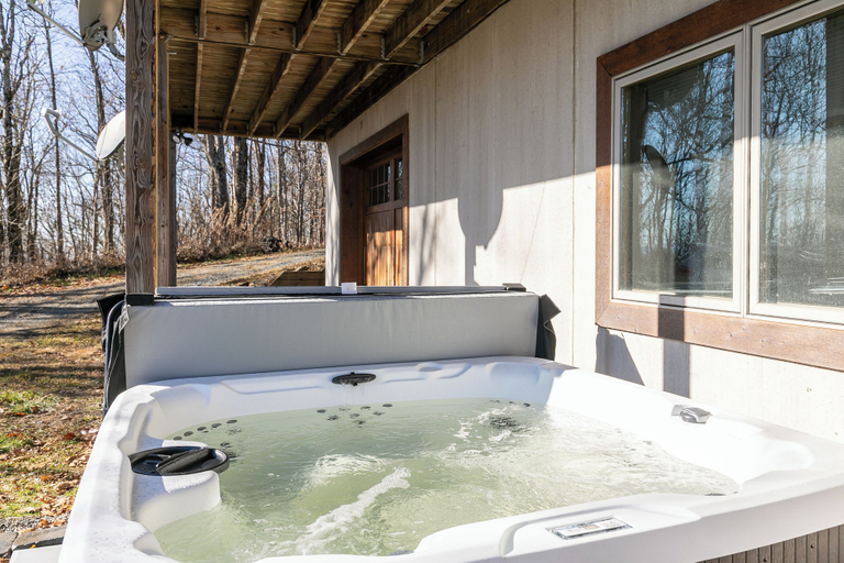 Bathroom 4, Morris Cabin, Watauga