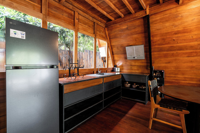 Private kitchen, Orfeas Villas 4 - Private 1BR Wooden Loft Canggu with Private Pool, Badung