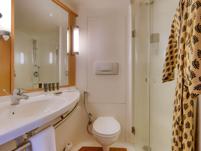 Bathroom 5, ibis Bengaluru Outer Ring Road, Bangalore