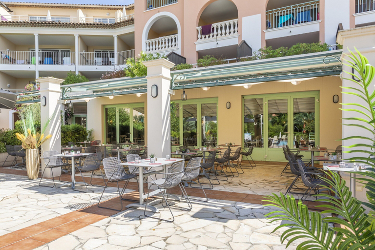 Outdoor dining 4, Aesthetic Coastal Family Escape, Var