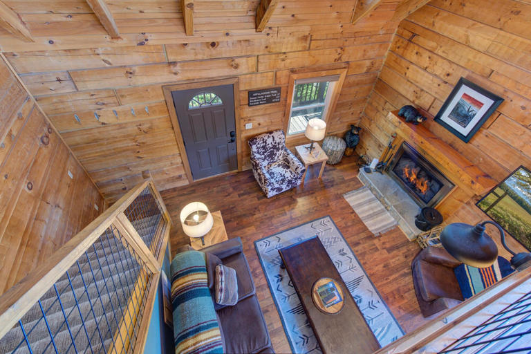 Living area 3, Honey Bear, Sevier