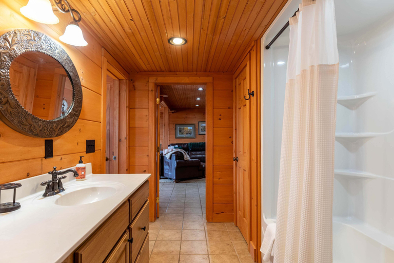 Interior 3, Rosey Outlook Hot Tub, Great Views, Pool Table, Between Boone & Blowing Rock, Watauga
