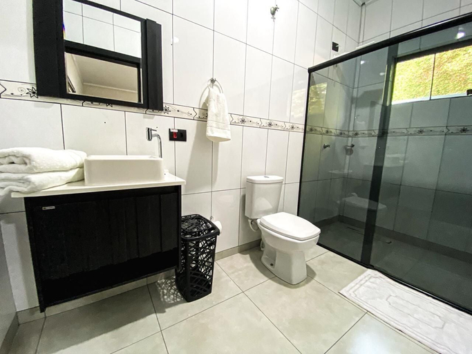 Bathroom 3, Casa Central piscina e AC para 8 hospede, Foz do Iguaçu