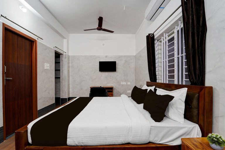 Room 5, Deluxe Townhouse M K Elegance Inn, Coimbatore