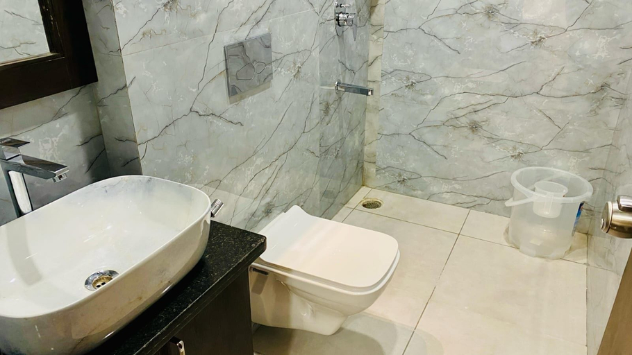Bathroom, Hotel Rove Inn, Indore