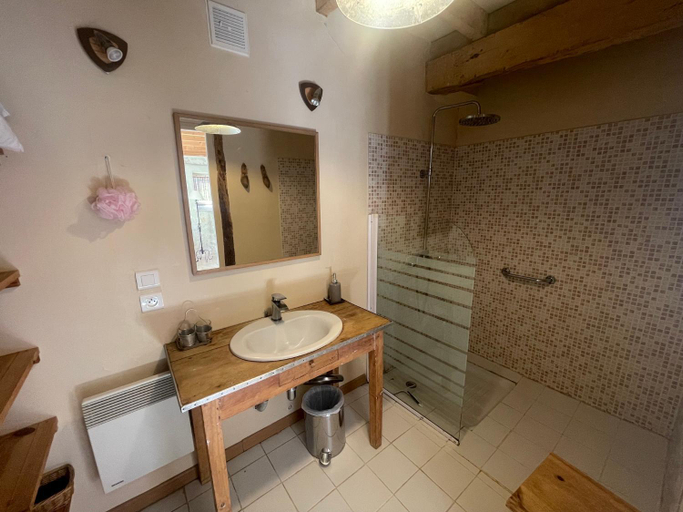 Bathroom, Hameau du HOUR - Chambres d'Hotes et Gites dans le Gers, Gers