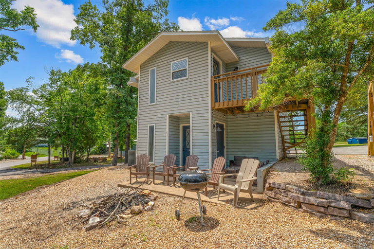 Exterior & Views, Tranquil Woods Retreat Branson, Stone