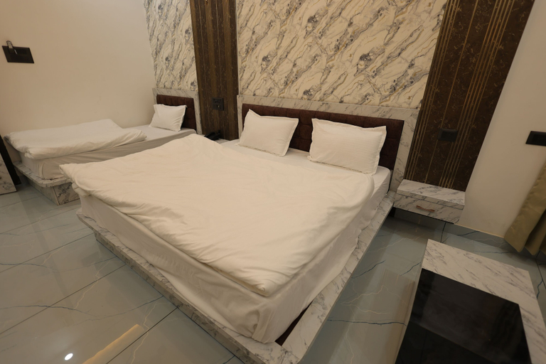 Room 4, Hotel Vinayak Vista, Sikar