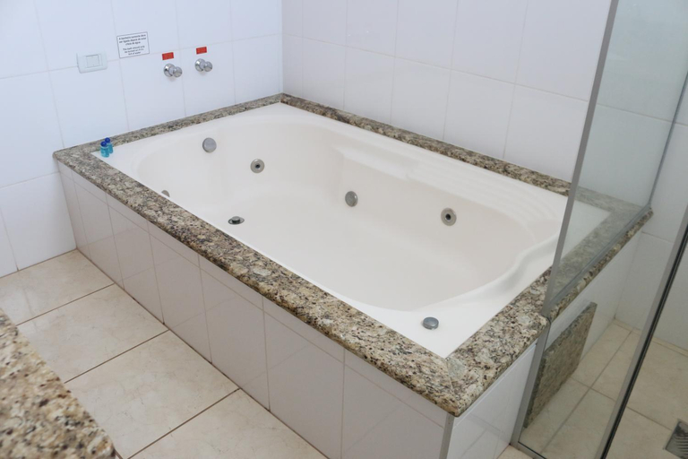 Bathroom 4, Hotel Pousada Vale do Sol em Pompeia, Pompéia