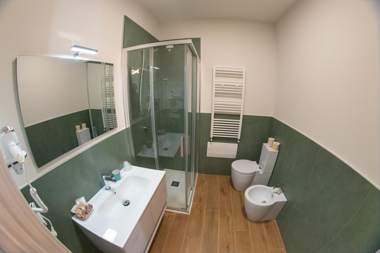 Bathroom 3, Villa Alessandra, Salerno