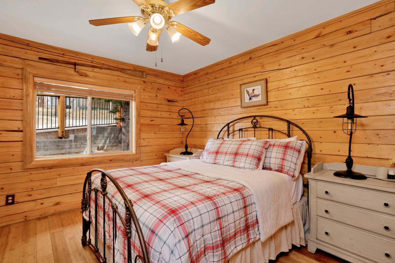 Room 3, Aspen Bear Retreat#2610, San Bernardino