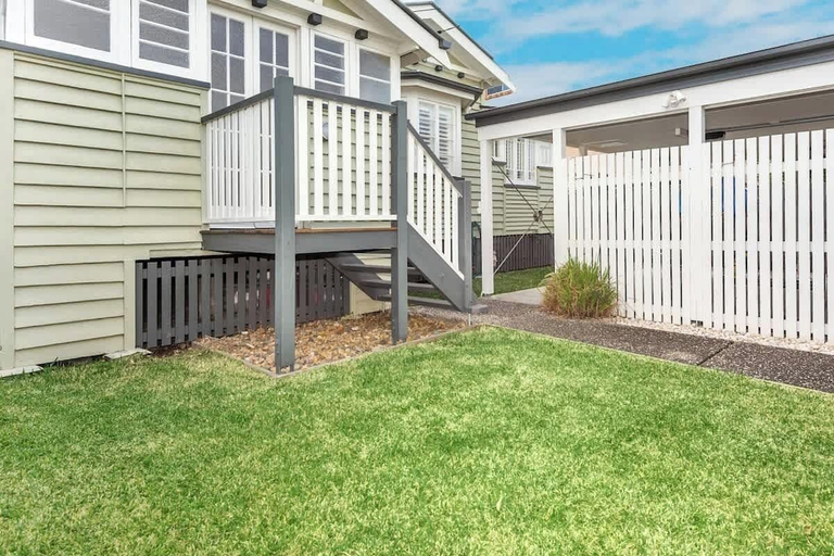 Interior 4, Modern Twist and Old World Charm - 3bed-2bath-2car, Kedron