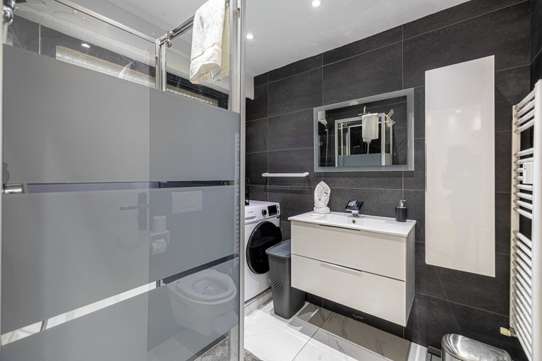 Bathroom 4, Apt With Terrace and sea View, 2min From the Beach, Alpes-Maritimes