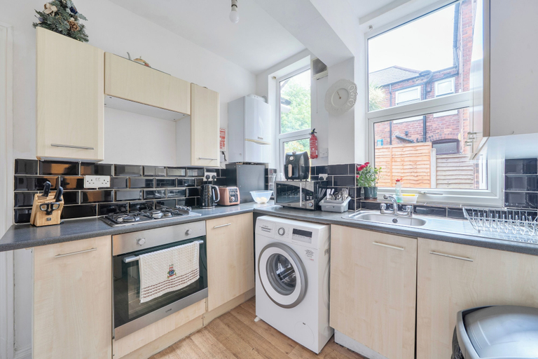 Private kitchen 5, Midlands Apartment Sleeps 7 - Free Parking, Wifi, Sandwell