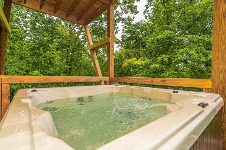 Outdoor spa tub 2, Peaks for Itself, Sevier