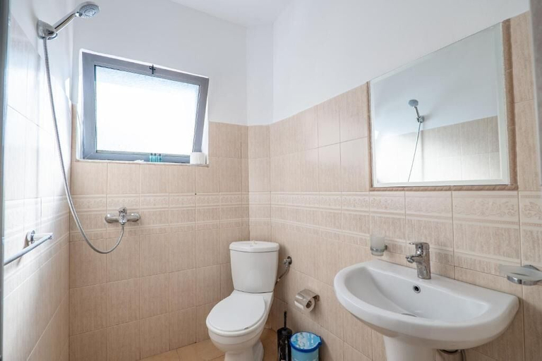 Bathroom 5, Hotel Primavera, Sarandës