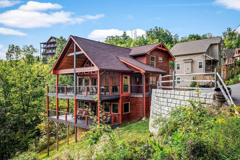 Exterior & Views 2, Tennessee Roots, Sevier