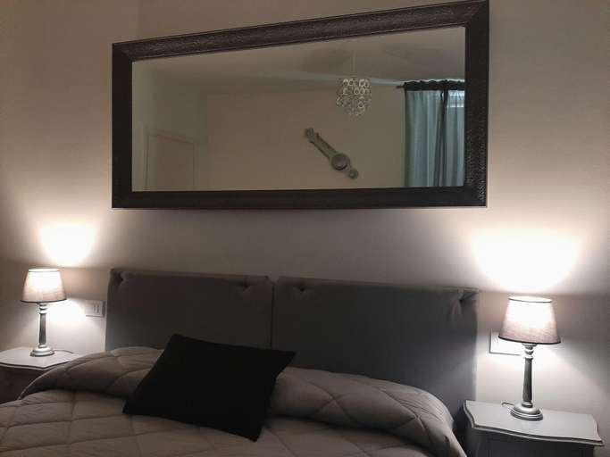 Bedroom 4, Principe Calaf 3, Lucca