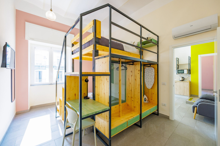Room 3, Central Station Housing Apartment1, Napoli