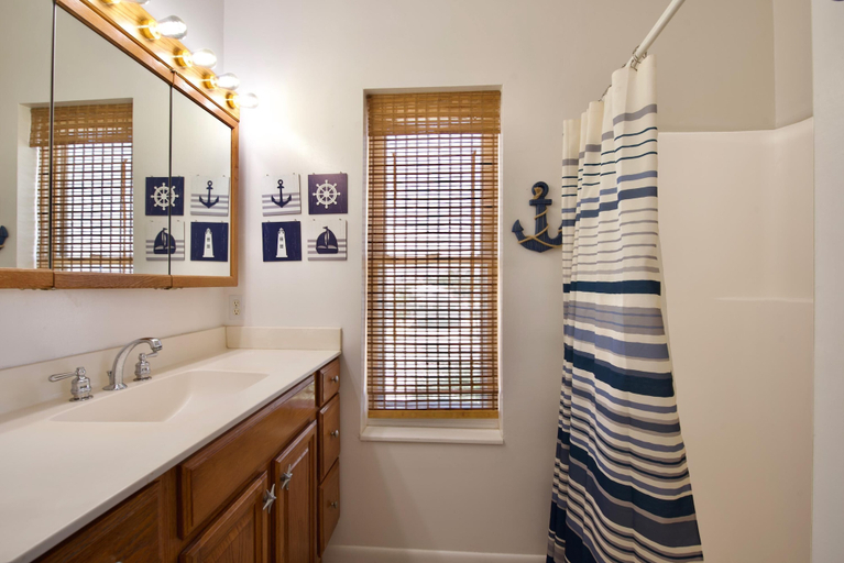 Bathroom 4, Sunny Canal, Lee