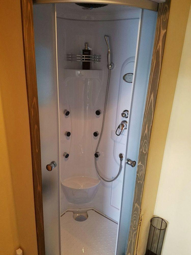 Bathroom 5, Kizan Club, Hita