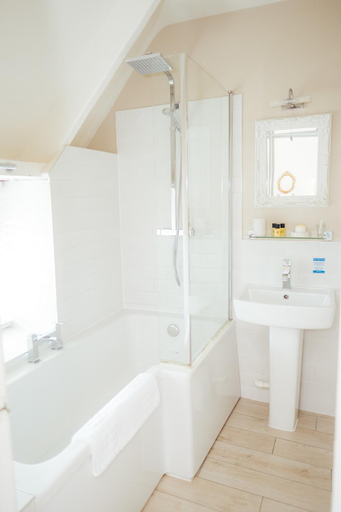 Bathroom 3, The Cott Inn, Devon