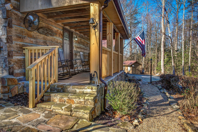 Exterior 3, Cricket Hollow Lodge, Cocke