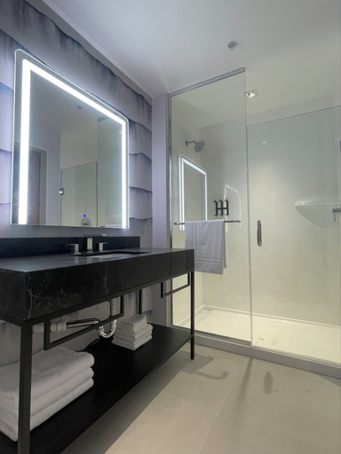 Bathroom 5, Tempo by Hilton San Diego Del Mar, San Diego