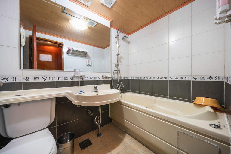 Bathroom, Jongno Daehakro Swiss, Jongno