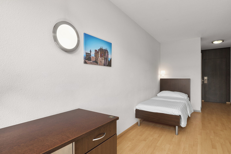 Bedroom 3, Neuchatel City Hotel, Neuchâtel