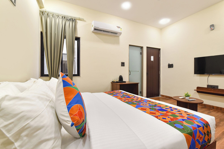 Room 4, FabHotel Aura Azure, Mahalaxmi Nagar, Indore