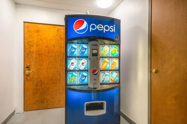 Food & Drinks 5, Econo Lodge Inn & Suites Windsor Locks Bradley Airport, Hartford