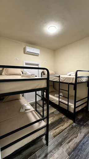 Room 5, Vila H, Tiranës