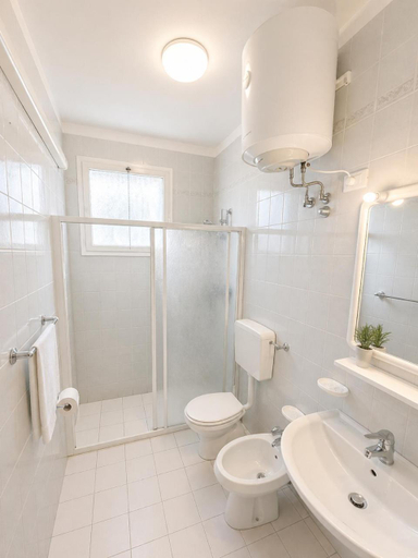 Bathroom 5, Villaggio Luna Swimmingpool- Agenzia Cocal, Venezia