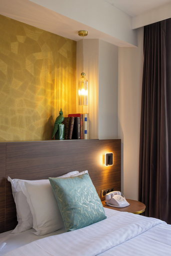 Room 5, Hotel Parc Eiffel, Paris