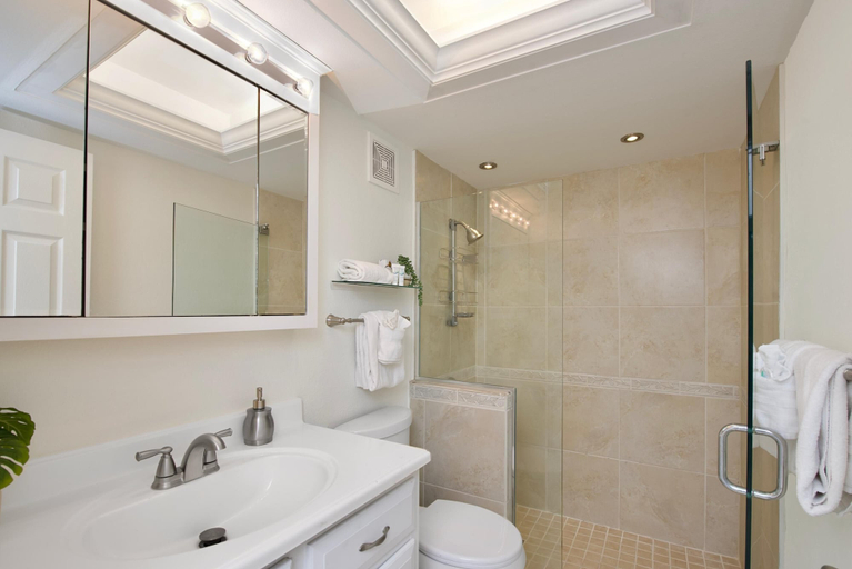 Bathroom, Beach Bungalow 2, Lee