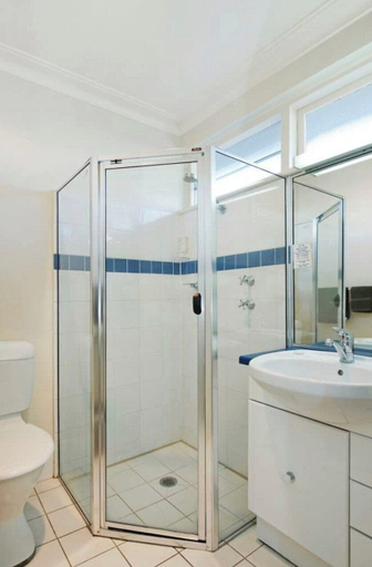 Bathroom 3, Colonial Terrace Motor Inn, Port Stephens