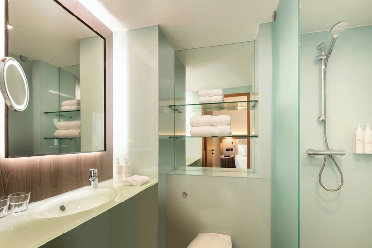 Bathroom 4, ibis Styles Birmingham NEC and Airport, Solihull