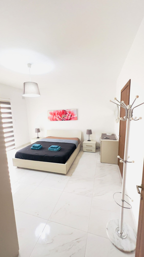 Room 3, 8 Delphi Court, Saint Paul's Bay