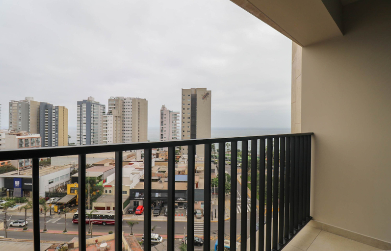 Room 5, w Upscale 2BR w Balcony View in Miraflores, Lima